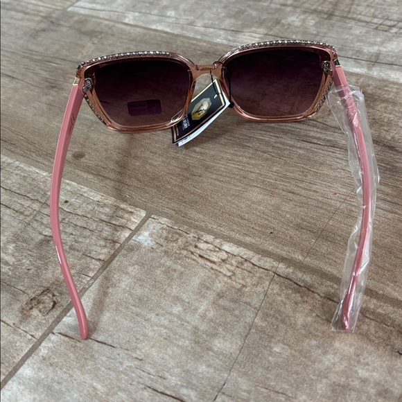 VG Pink Cat-eye Rhinestone Model Collection. NWT - Picture 3 of 4